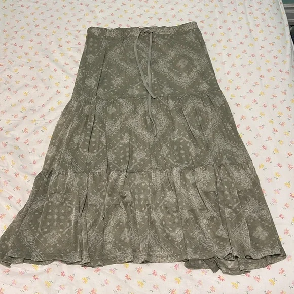 Summery Women’s Green Printed Two Piece Skirt and Cropped Top - Picture 3 of 4